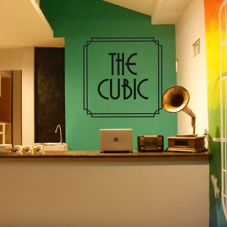The Cubic Hostel Γιογκιακάρτα Εξωτερικό φωτογραφία